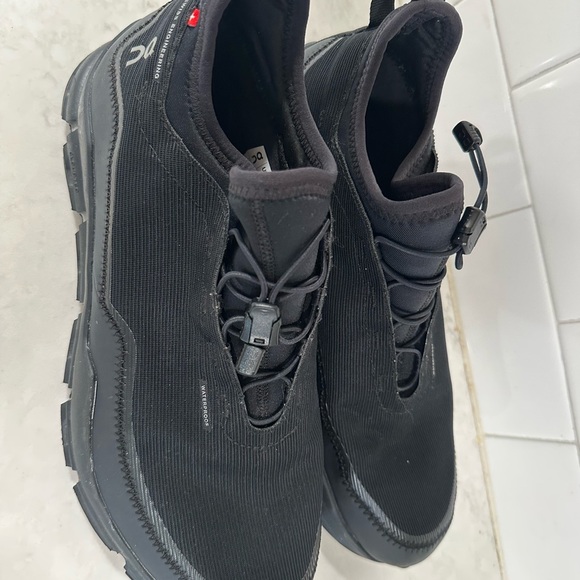 On Cloud Derrickman Suma Women’s  Black Athletic Shoes - Picture 7 of 8